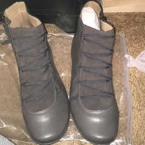 New never worn black ankle flat heel boots ⭐️